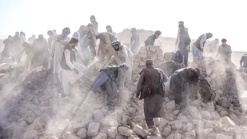 Vrees voor honderden doden bij aardbeving in Afghanistan