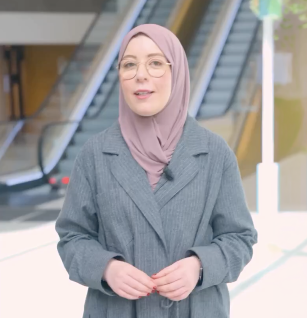 De eerste politiek verslaggever met een hoofddoek vertrekt uit Den Haag