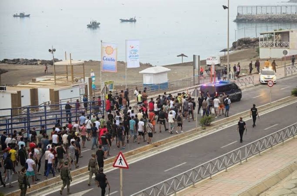 Spanje wil 500 kwetsbare minderjarigen uit ceuta naar vasteland brengen