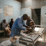 Hulpbezuinigingen sluiten 205 voedingscentra terwijl kinderhonger in Somalië toeneemt